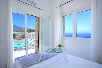 Cretan Home Experience - Sleeps 6 - Sea View