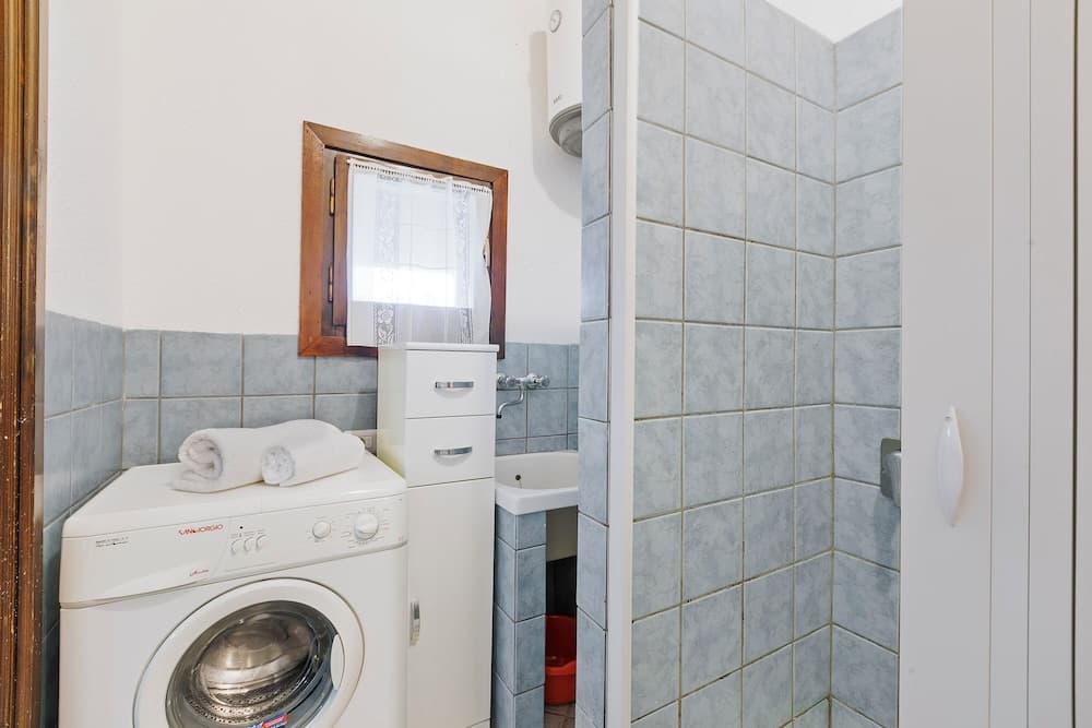 Il Vecchio Faro Piras 150m From The Sea