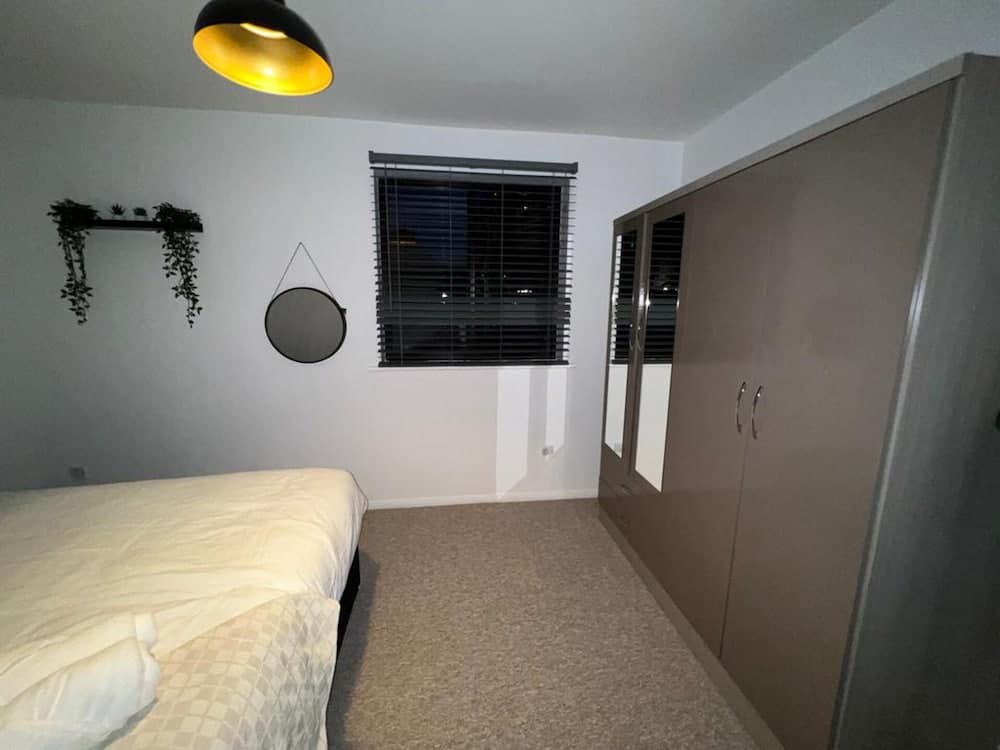 Impeccable 2-bed Apartment in Grays, London