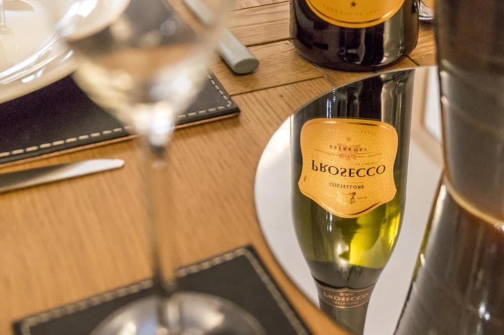 Harry s - 2 Bedroom Holiday Home - Tenby