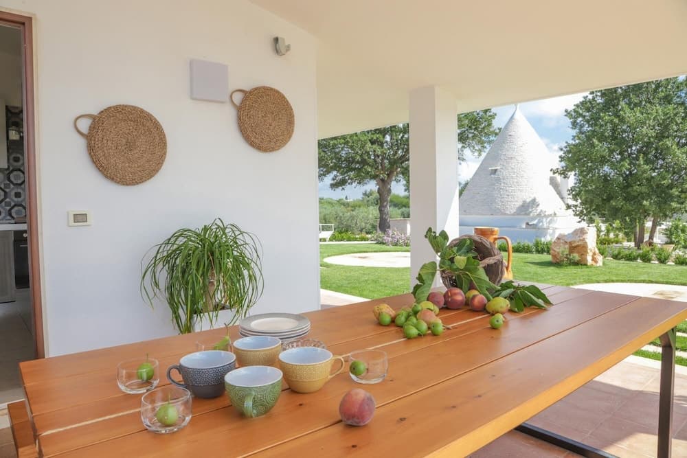 TD Trulli Saveni Trulli With Pool Near the Centre