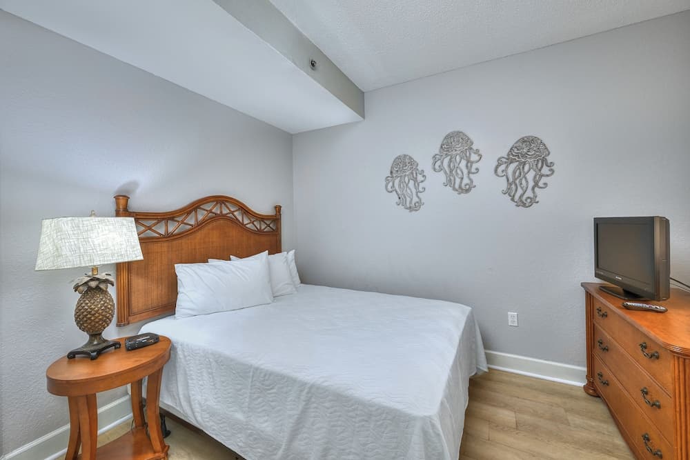 Horizon at 77th by Elliott Beach Rentals