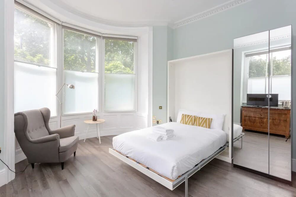 Chic, Newly Renovated Studio Apartment in Angel