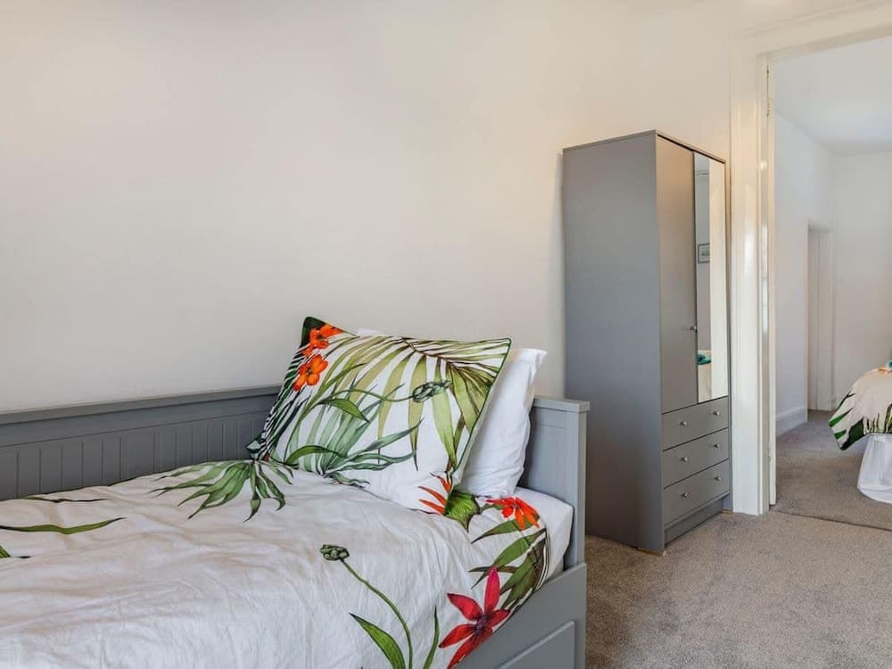 Lovely Period Villa Sleeps 8 Resting in Torquay