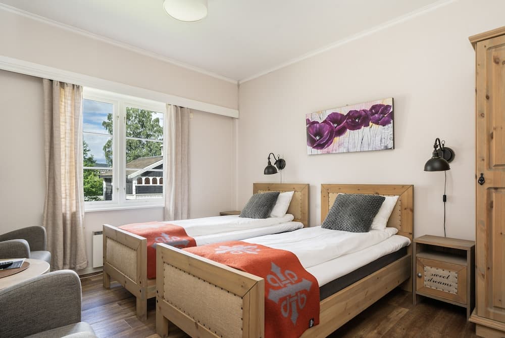 Dale Gudbrands Gard by Frichs