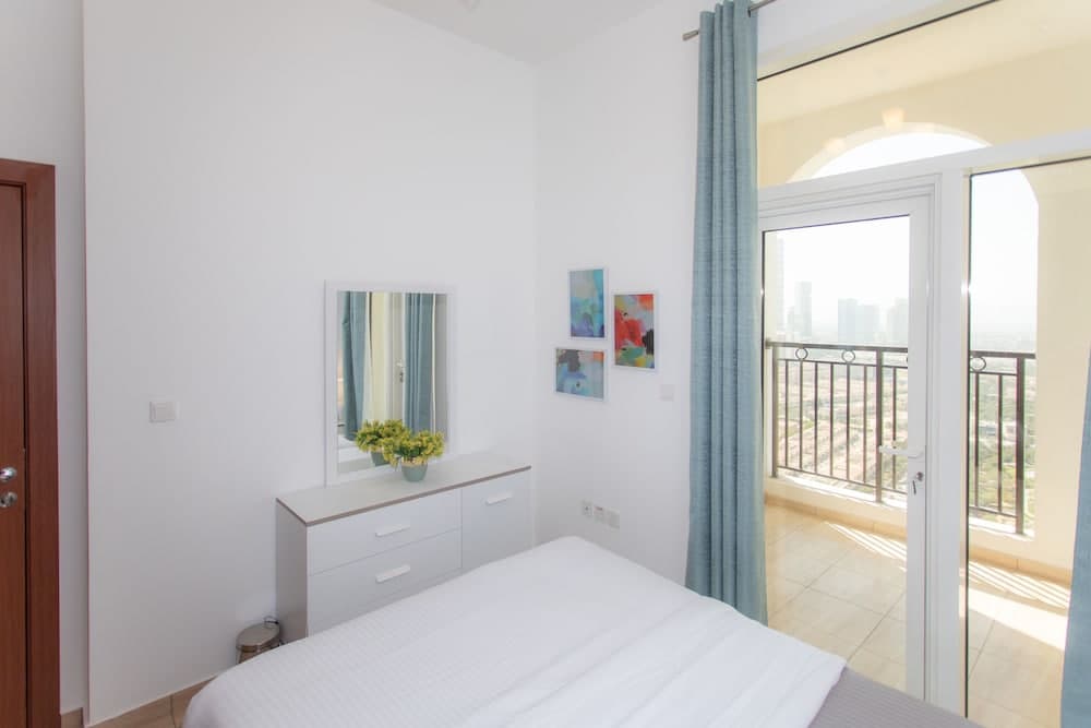 Top-notch apt with bird’s eye city views