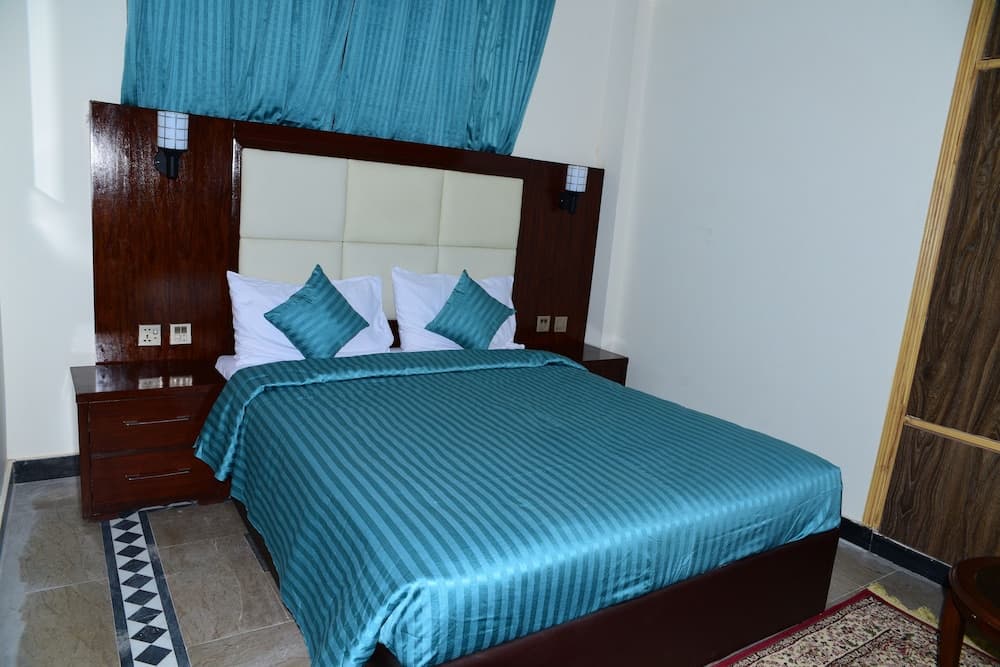 canari hotel kashmir view