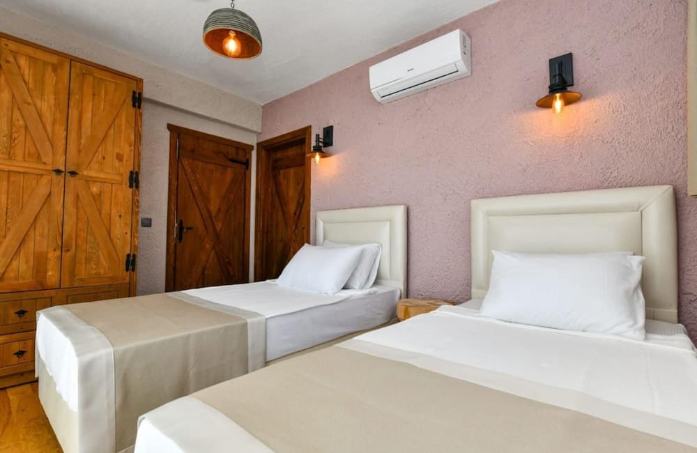 Gorgeous Villa With Private Pool and Jacuzzi in Fethiye