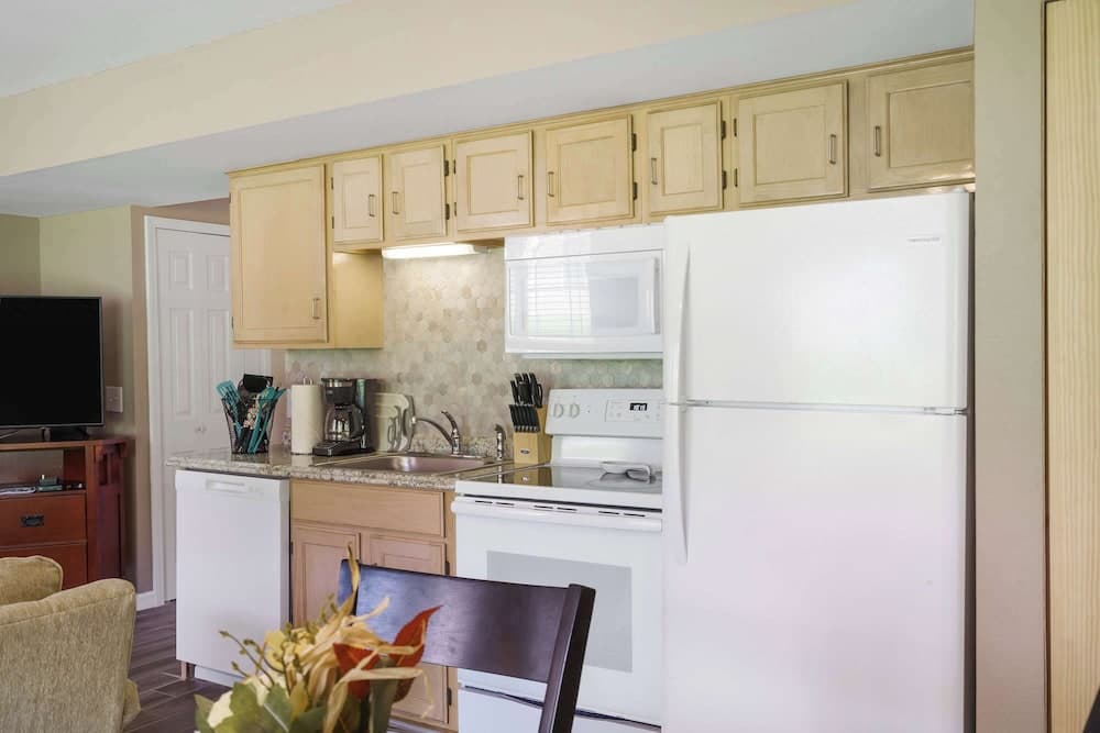 Abby Lane Leisure Time - Near Lake Taneycomo