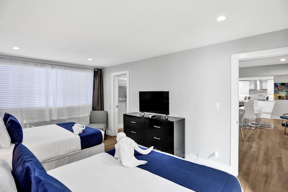 Private Heated Pool 3BR with Water View