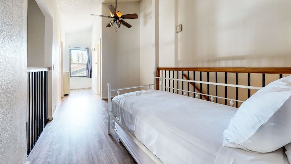 Crestview #2 - Close to The Village, Near Year-round Outdoor Activities