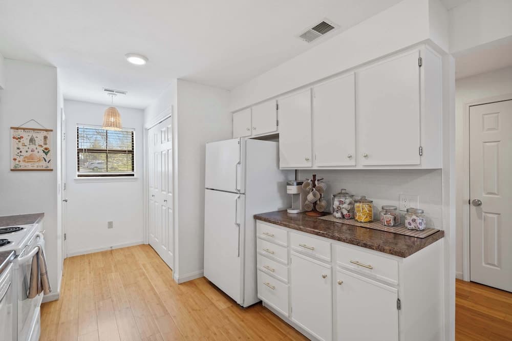 Foothills Walk-in - On-site Amenities