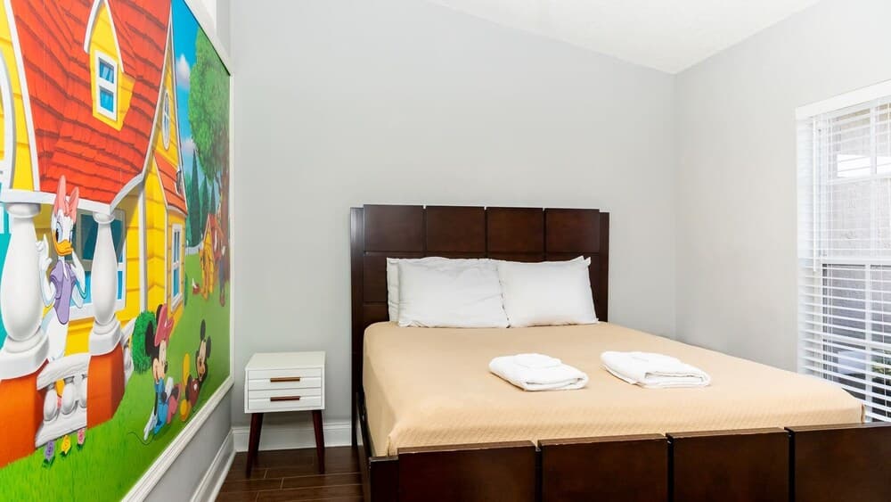 Wonderland at White Crane Hot tub & Lake Views!