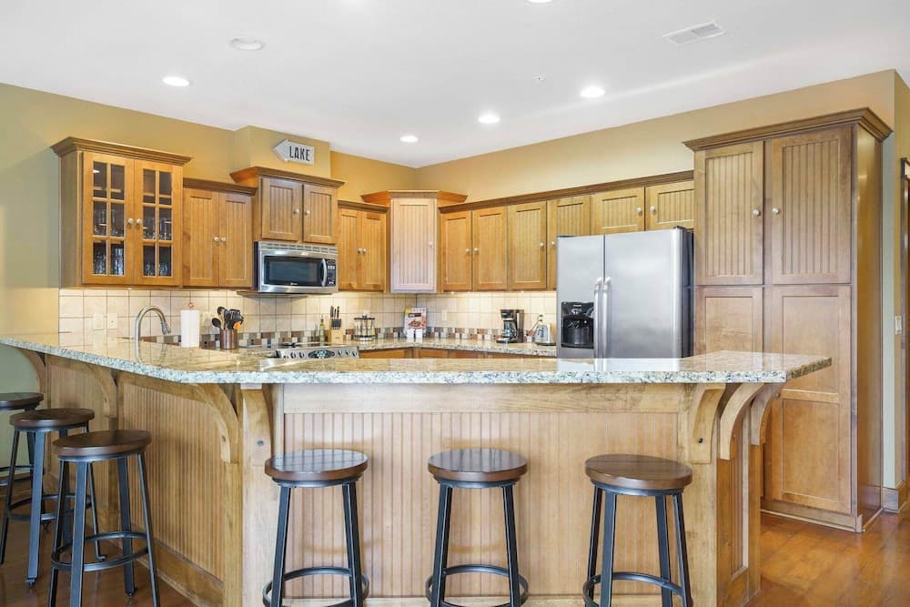 Taneycomo Retreat - Lakefront Condo