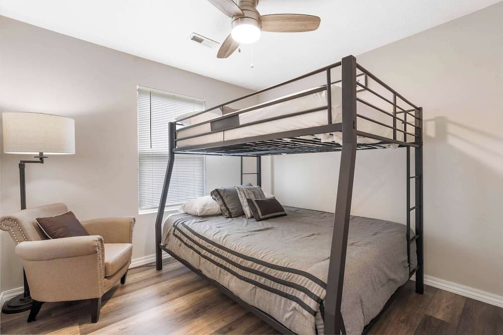 Rockwall Cottage - In the Heart of Branson!