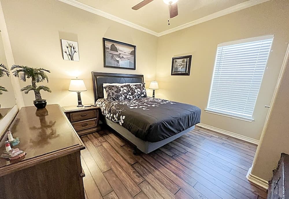 Belle Vue 3 Bedroom Home by RedAwning