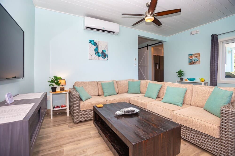 Villa Valentina 2 Bedroom Home by Redawning