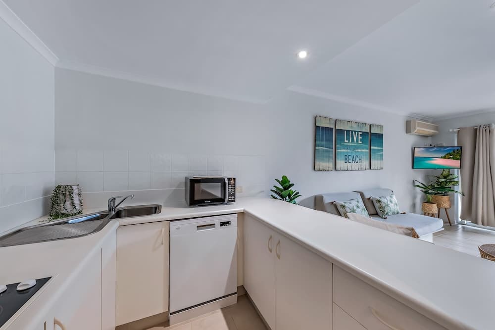 Tropical Mango WiFi Pool