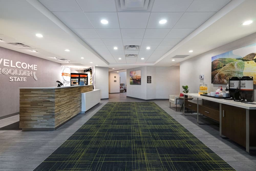 Hampton Inn & Suites Marina