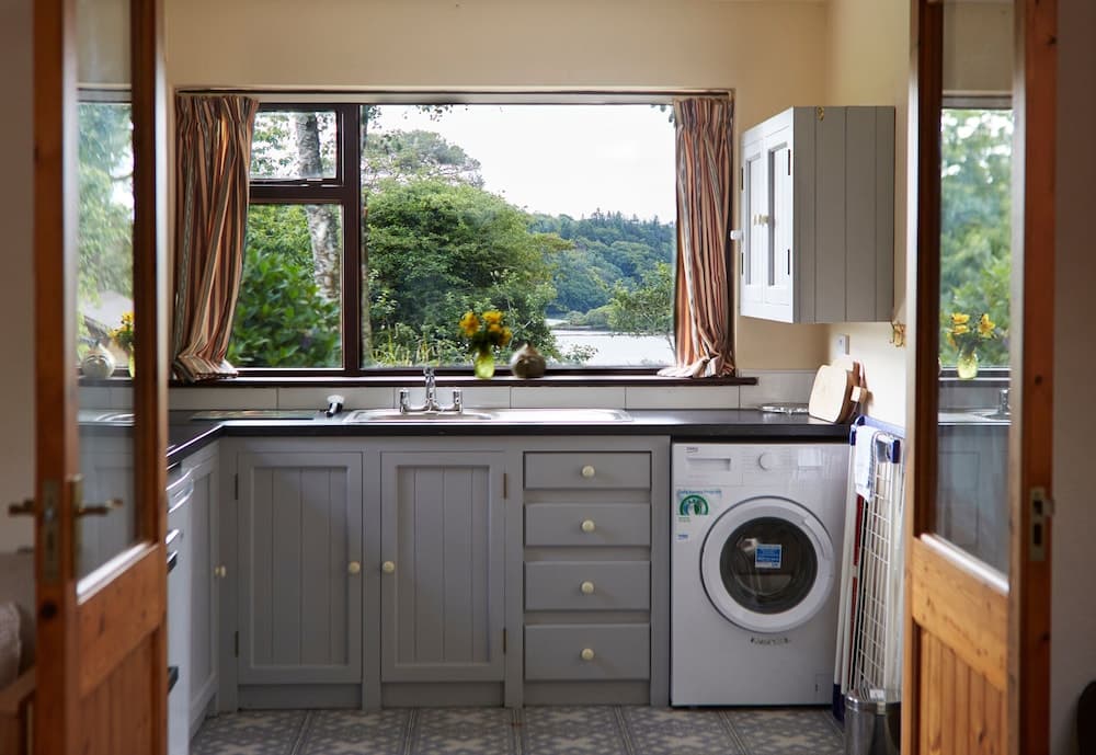 Sea View 1-bed Cottage With Private Garden