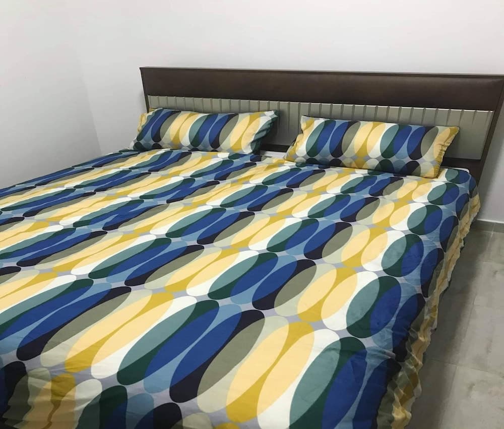 Cozy Pool Level 1-bed Apartment