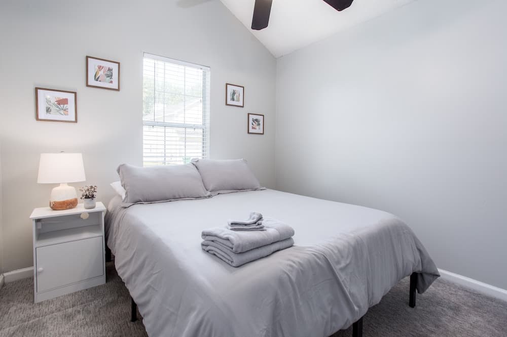 Basketball Court Cozy 3 BR in Decatur