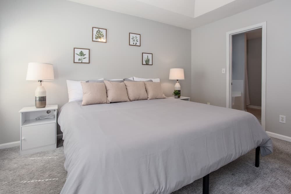 Basketball Court Cozy 3 BR in Decatur