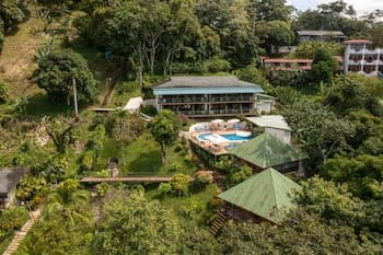 Tabulia Tree Hotel and Villas