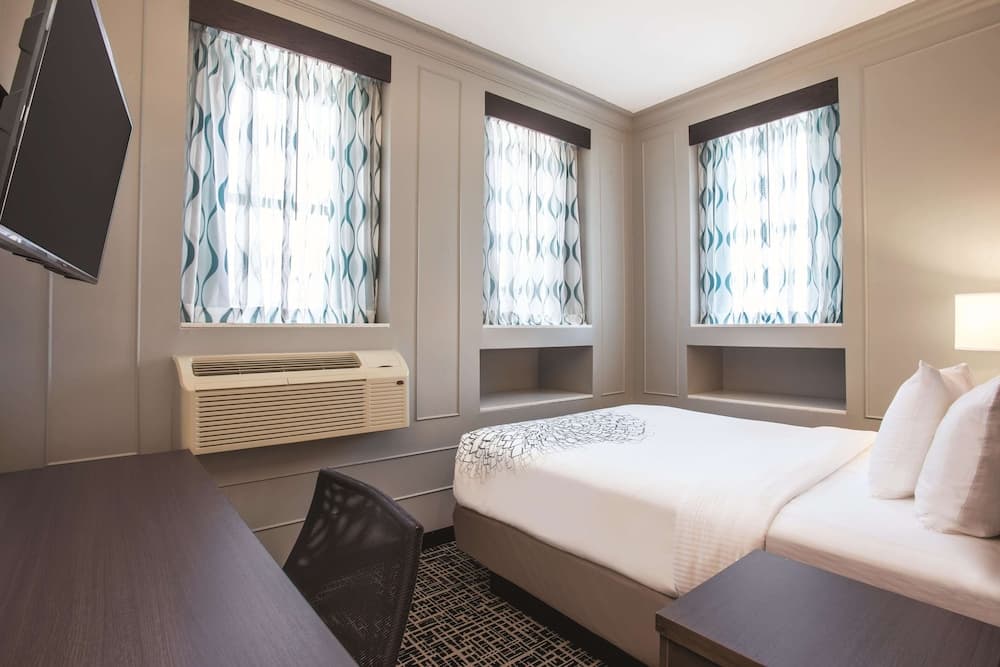 La Quinta Inn & Suites by Wyndham Baltimore Downtown