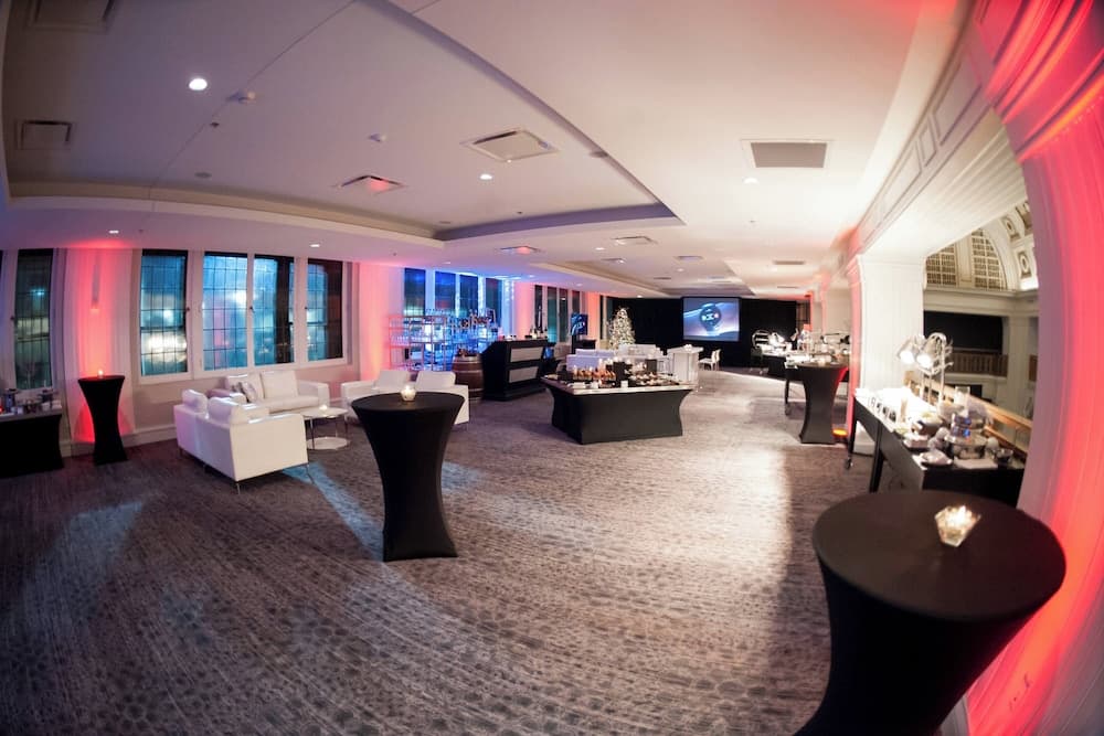 Renaissance Cincinnati Downtown Hotel