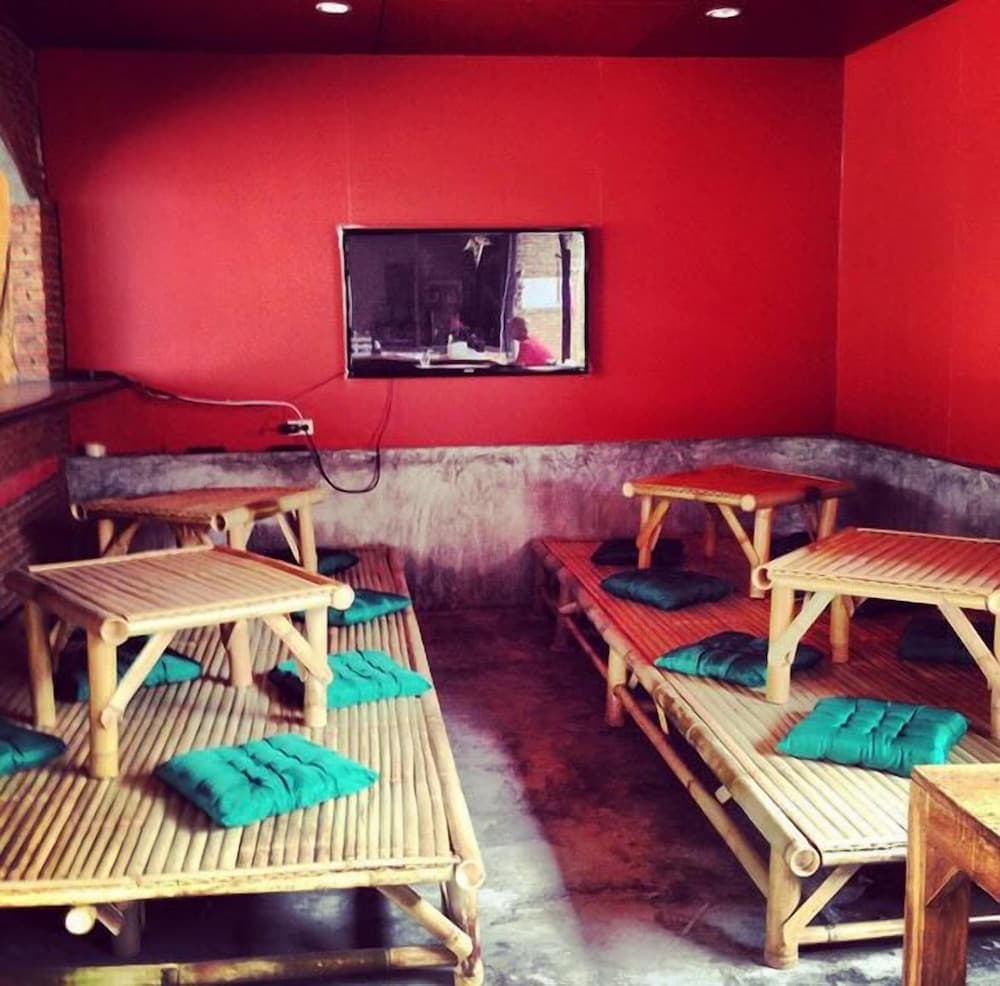 Wok & The Much Rooms - Hostel