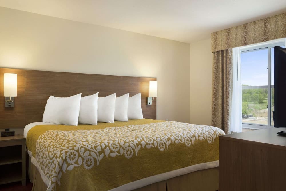 Days Inn & Suites by Wyndham Belmont