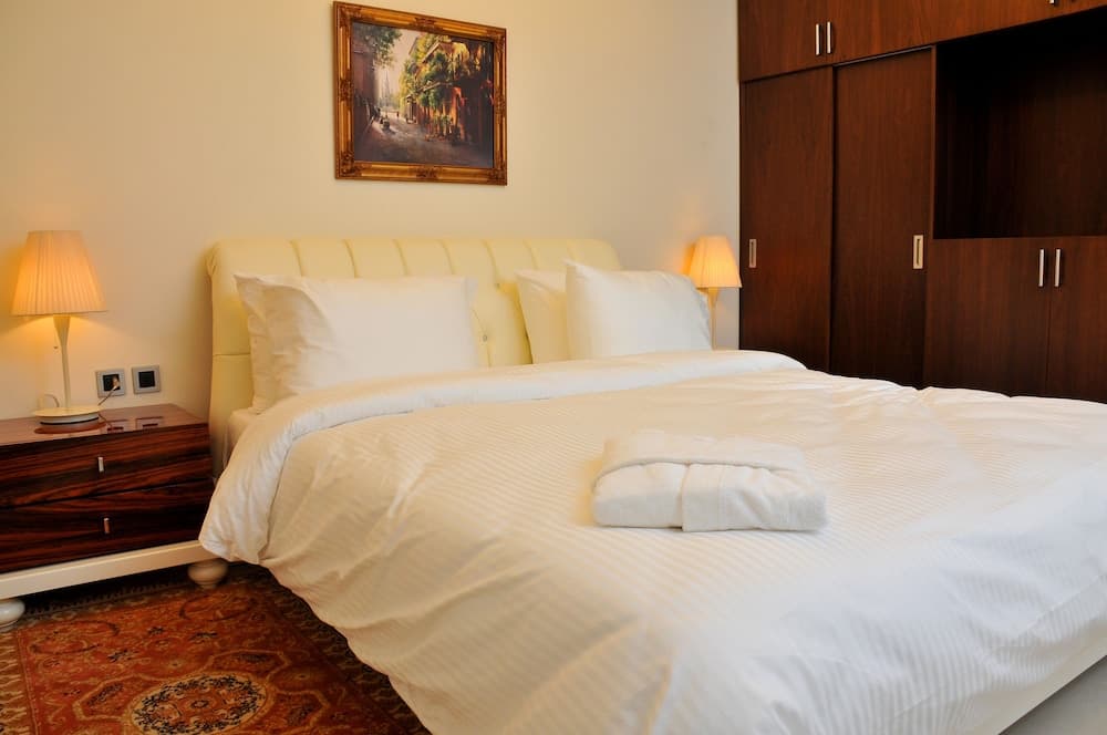 Dolphin Royal Suites