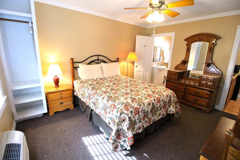 Peach Tree Inn & Suites