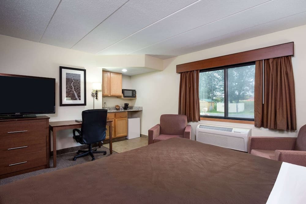 AmericInn by Wyndham Tomah