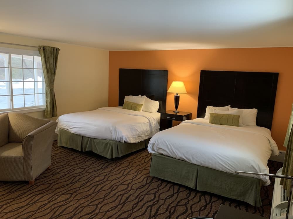 Four Winds Country Motel