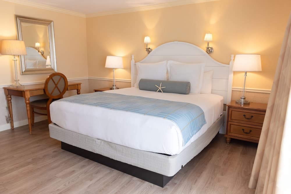 Anchor In Distinctive Waterfront Lodging