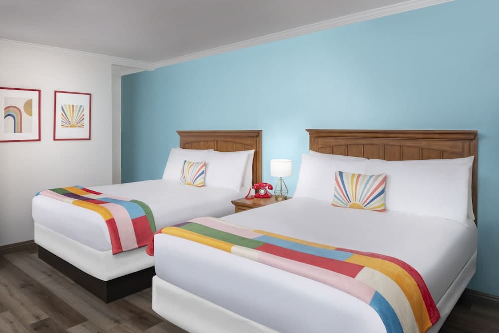 The Sojourn Los Angeles - Sherman Oaks