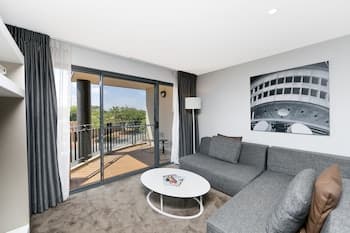 Astra Apartments - The Griffin