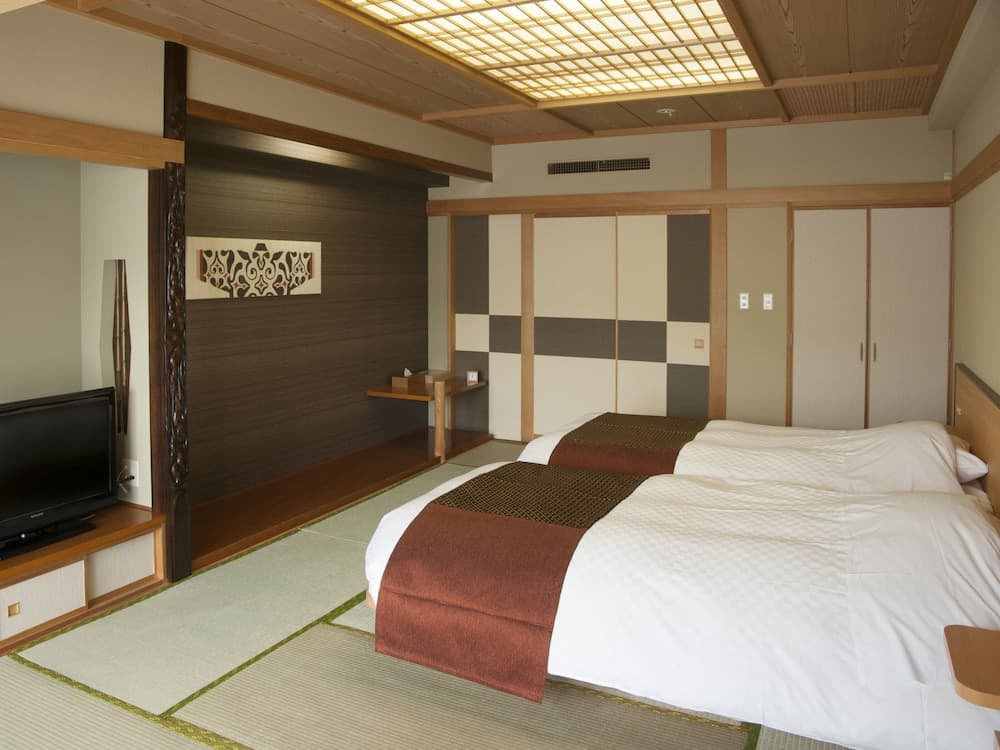 Lake Akan Tsuruga Wings