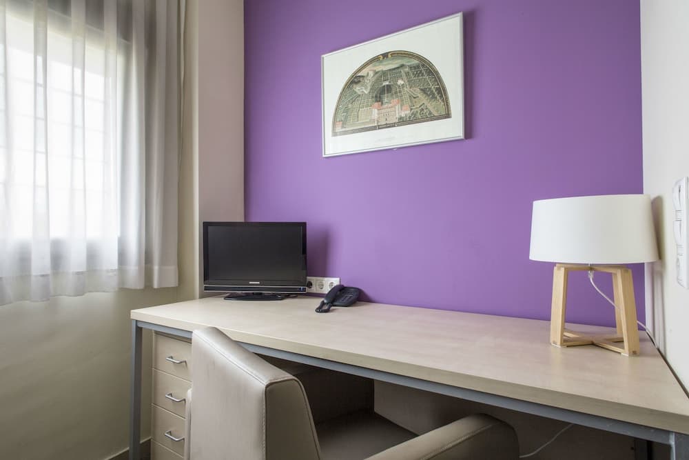 Albergue Residencia Universitaria Resa Los Abedules - Campus Accomodation