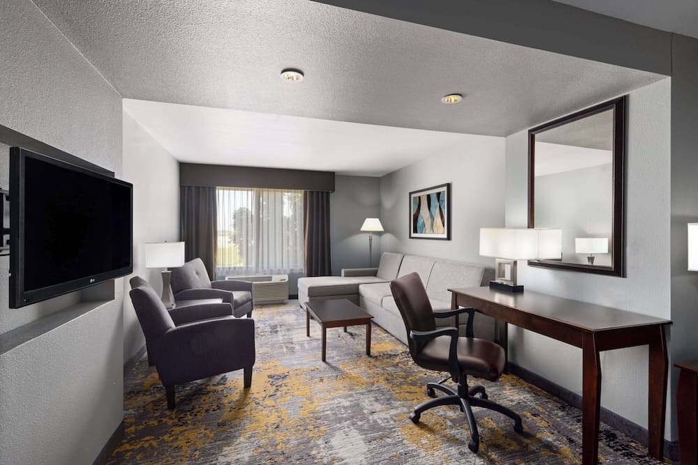 La Quinta Inn & Suites by Wyndham Sioux Falls