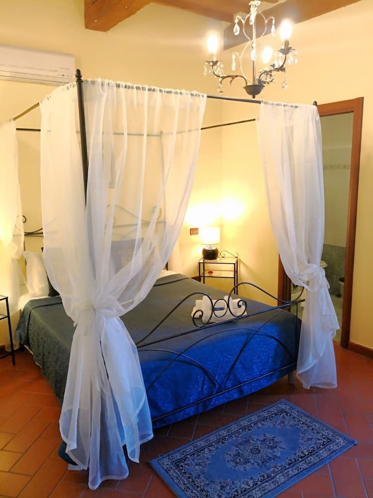 B&B Window To The Tower