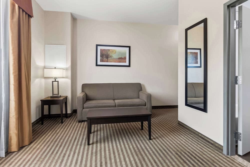 Best Western Plus Fergus Hotel