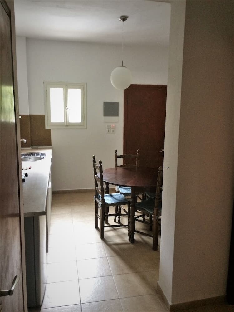 Captain's Studios & Apartments