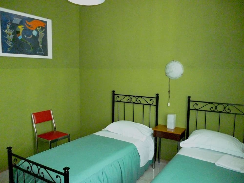 Hotel Giamaica for Girls & Ladies Only