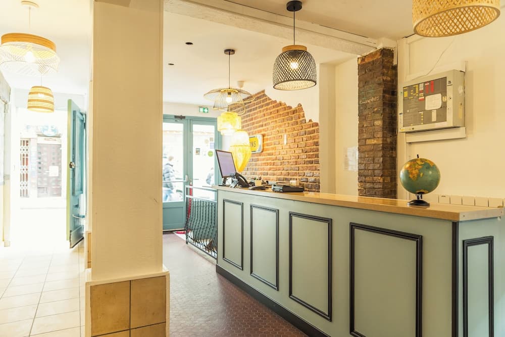 Young & Happy Latin Quarter by Hiphophostels