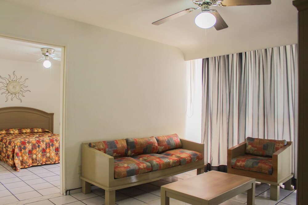Suites Futura Plaza del Sol