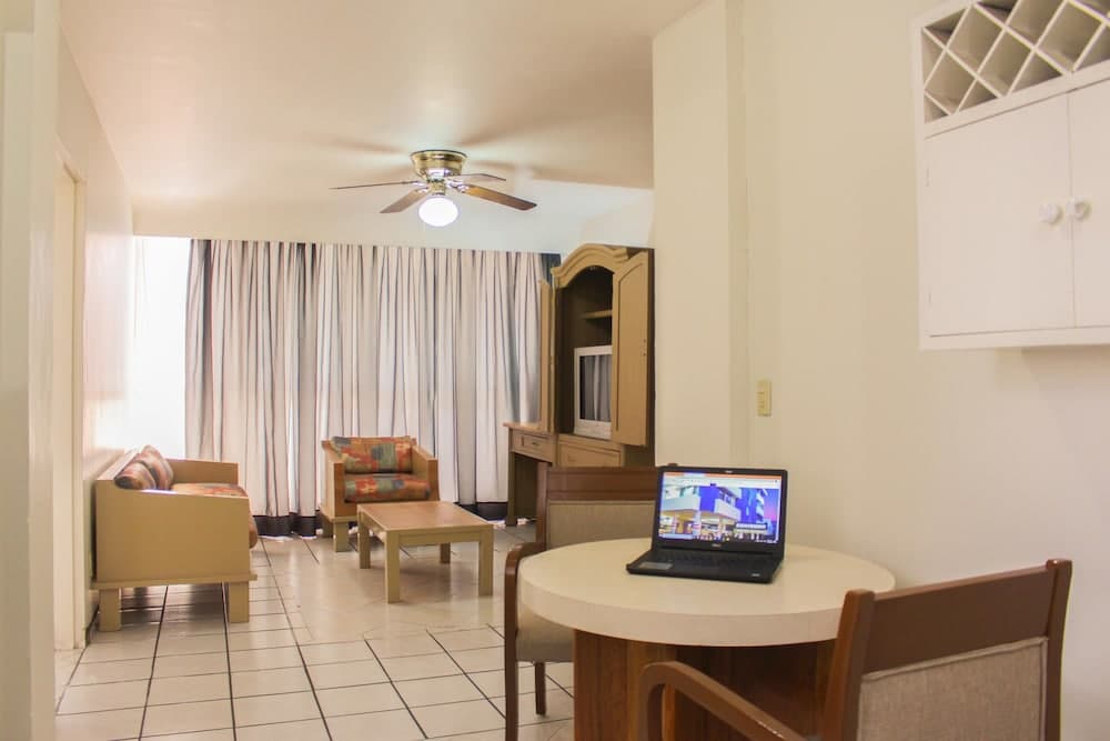 Suites Futura Plaza del Sol