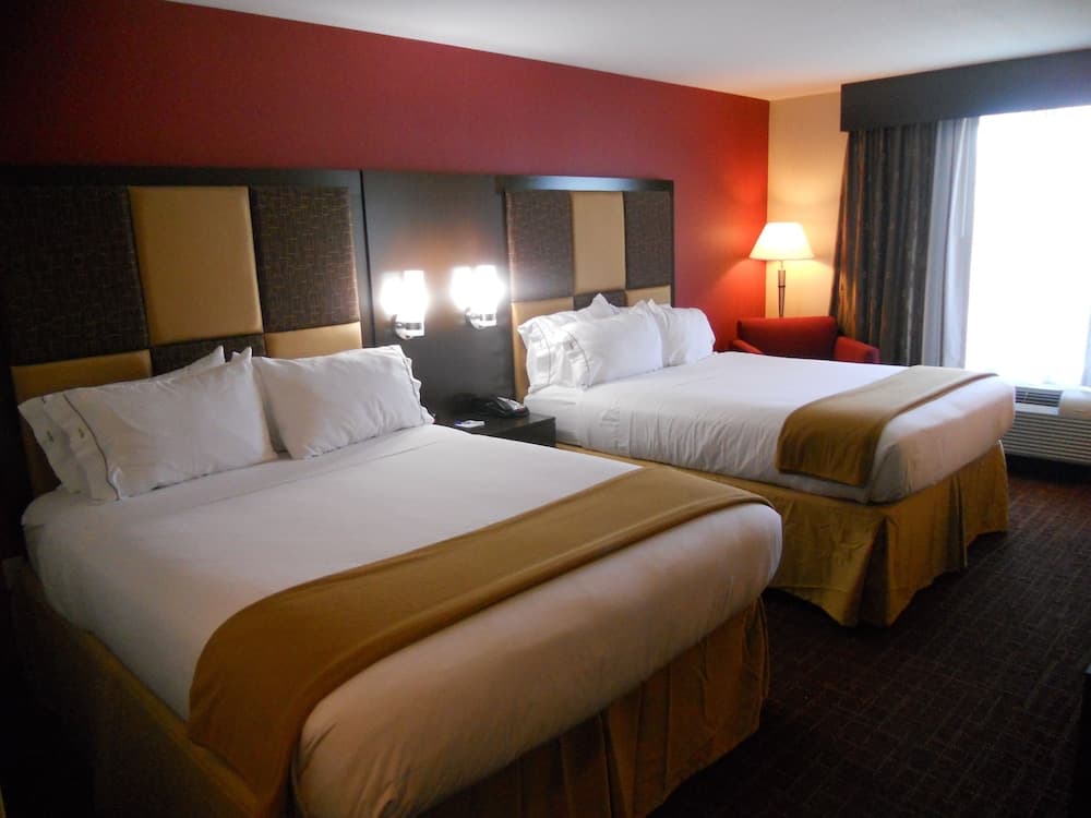 Holiday Inn Express & Suites Greensburg by IHG